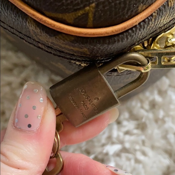 Louis Vuitton Excursion Bag - Picture 5 of 16